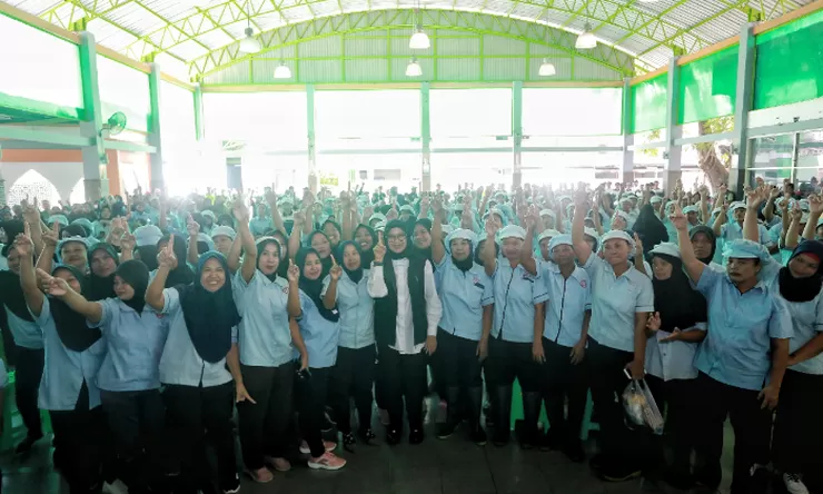  Ipuk Disambut Meriah Warga Muncar Dinilai Berhasil Jalankan Program Pembangunan